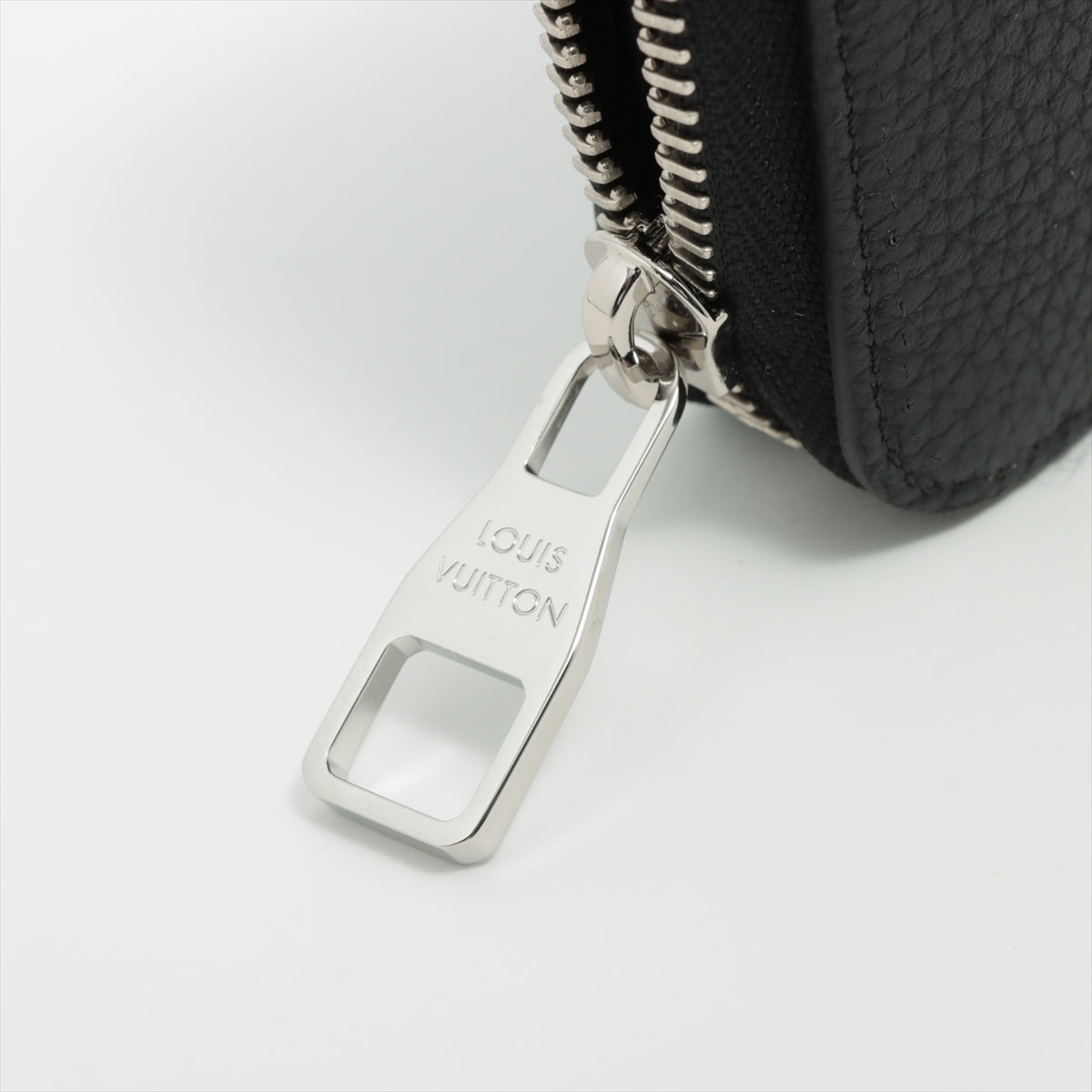 Louis Vuitton Taurillon Clemence Zippy Wallet Vertical M58412 Noir Round Zip Wallet